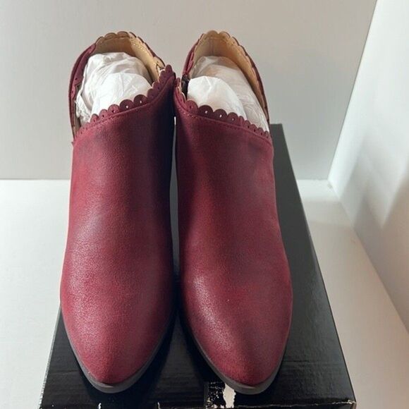 Journee Collection Tessa Bootie Wine size 6.5 M - Picture 2 of 5